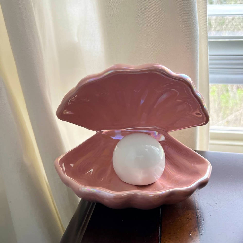 Ceramic Clamshell Jewelry holder/night light